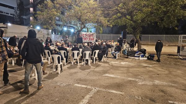 צפו: עשרות מתיישבים במלווה מלכה לרפואת הפצועים מירי השוטר