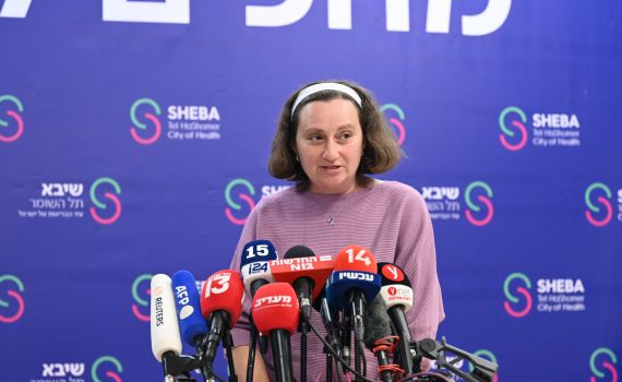 אימו של החטוף ששוחרר: "הוא נורה ב-2 רגליו, זה נס שהוא הולך"