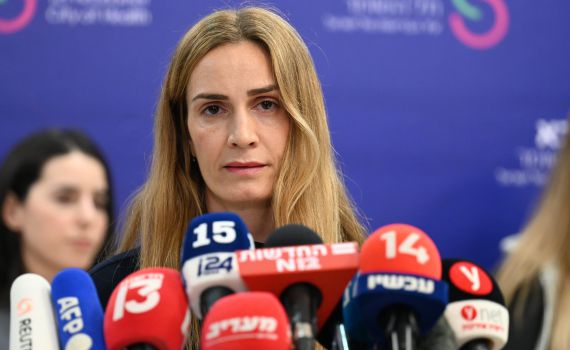 אשתו של החטוף ששוחרר: "הוא לא ראה אור יום מה-7,10"