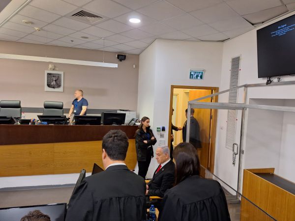 נתניהו בעדותו: "בוואלה לא מתייחסים לעובדות, הם מגחיכים אותן"