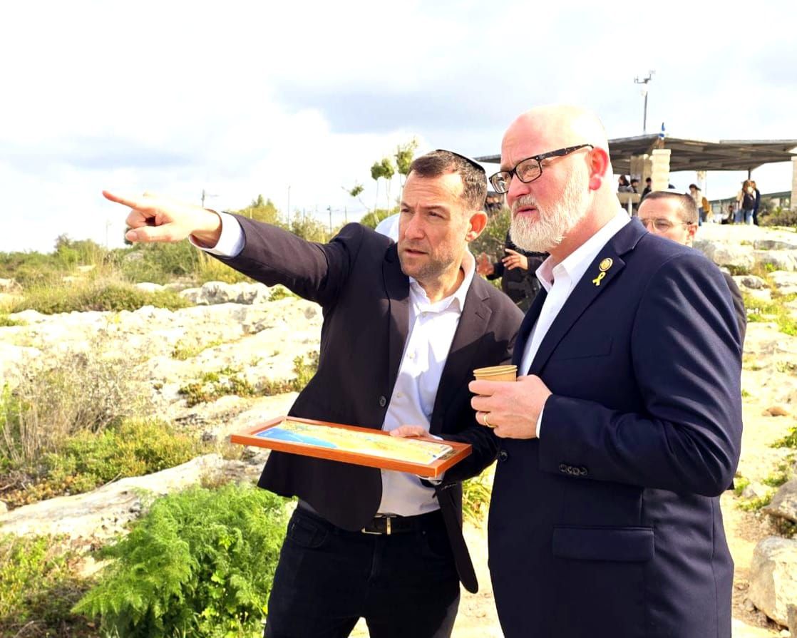 חבר הקונגרס האמריקני בשומרון: "יש לבחון את סוגיית הריבונות"