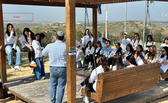 מרגש: תלמידי התיכון בשדרות כותבים ספר תורה להנצחת נופלי העיר