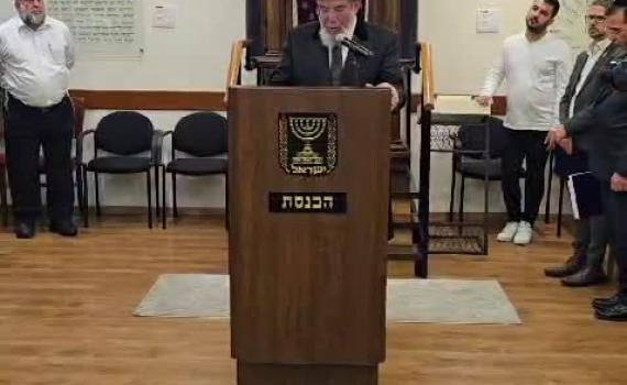 יום הולדת לכנסת: הרב הראשי בתפילה למען פצועי המלחמה. צפו