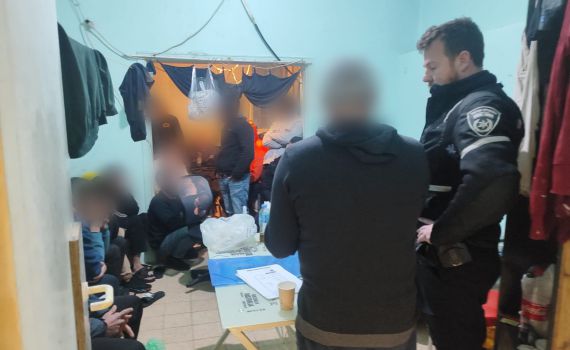 בלב גוש דן: 74 שב"חים נעצרו בבניין במרכז רמת גן | צפו בתיעוד