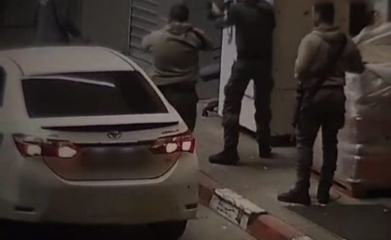 כפר קרע: מחבל נעצר לאחר שניסה לחטוף נשק מלוחם | צפו בתיעוד