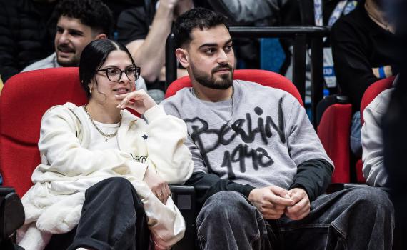 בין הצופים בדרבי התל אביבי בכדורסל: החטופה ששוחררה מהשבי