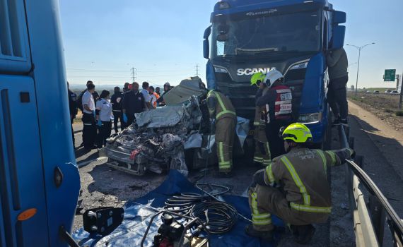 תאונה קטלנית בכביש 6: הרוג בהתנגשות בין רכב, אוטובוס ומשאית