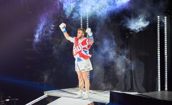 "אני יהודי": המתאגרף השלים גיור ושיתף תמונות שלו עם תפילין