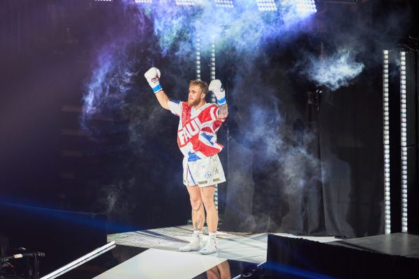 "אני יהודי": המתאגרף השלים גיור ושיתף תמונות שלו עם תפילין