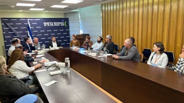 בעלי החוות התארחו בישיבת הציונות הדתית: "לא בושה ליישב"