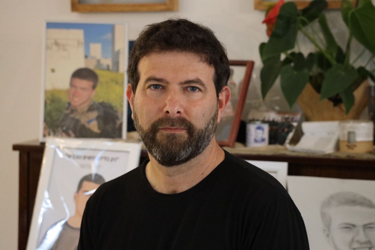 "לא תכננתי לכתוב, המילים נקרעו ממני": אייל קמינקא על השכול