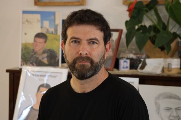 "לא תכננתי לכתוב, המילים נקרעו ממני": אייל קמינקא על השכול