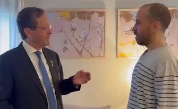 הנשיא הרצוג נפגש עם חטוף ששוחרר: "אלה רגעים קריטיים"