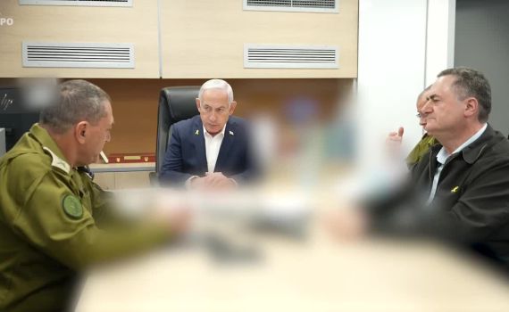 רונן בר נחתך מהתמונה? בלשכת רה"מ מכחישים: "פייק ניוז"