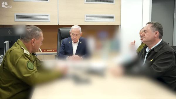 רונן בר נחתך מהתמונה? בלשכת רה"מ מכחישים: "פייק ניוז"