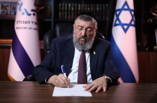 השר בן צור נגד ח"כים בליכוד: "מנסים לעשות עלינו סיבוב"