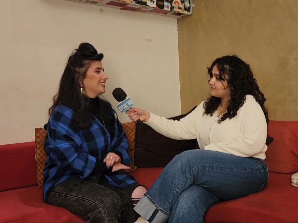 זרקו את האוכל של אמי לפח: צפו בראיון עם השדרנית שהפכה לזמרת