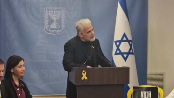 לפיד במענה לסרוגים: "מקווים שנתניהו לא ימנה בובה לראש השב"כ"