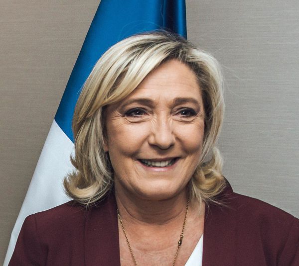 דרמה בצרפת: מועמדת הימין הקיצוני הורשעה במעילה