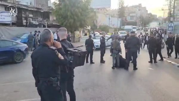 במחאה נגד הגיוס: חרדים חסמו את כביש 4 והתעמתו עם המשטרה