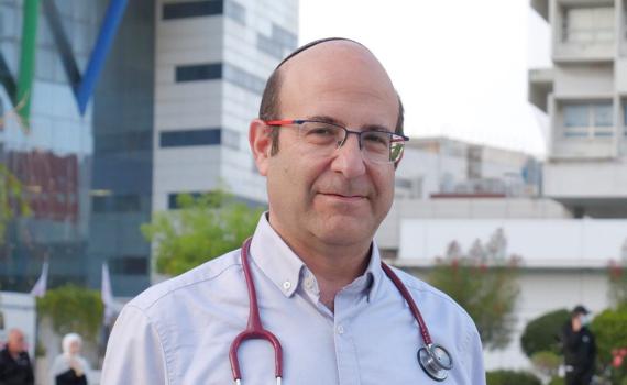 כבוד למגזר: הרופא הסרוג מונה לסגן מנהל בית החולים רמב"ם