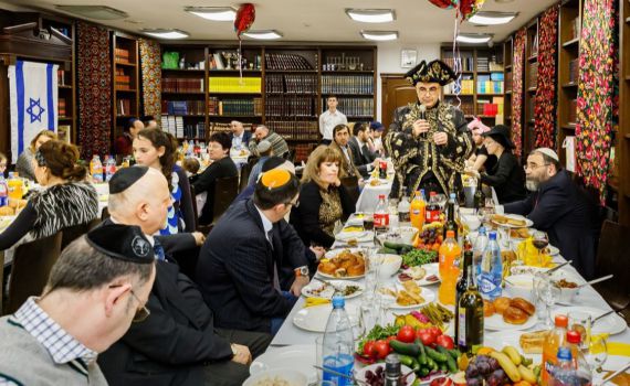 למה מתחפשים כשמזג האוויר מתחת לאפס? הצצה לפורים בתפוצות