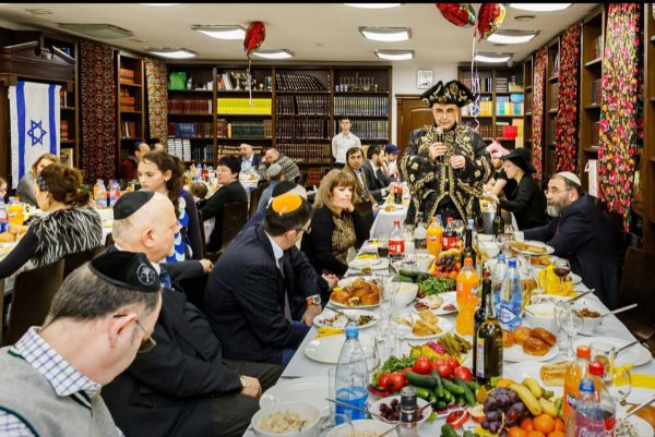 למה מתחפשים כשמזג האוויר מתחת לאפס? הצצה לפורים בתפוצות