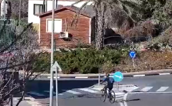 פלסטיני התחפש למדריך בבנ"ע ופרץ לבתים. צפו בתיעוד