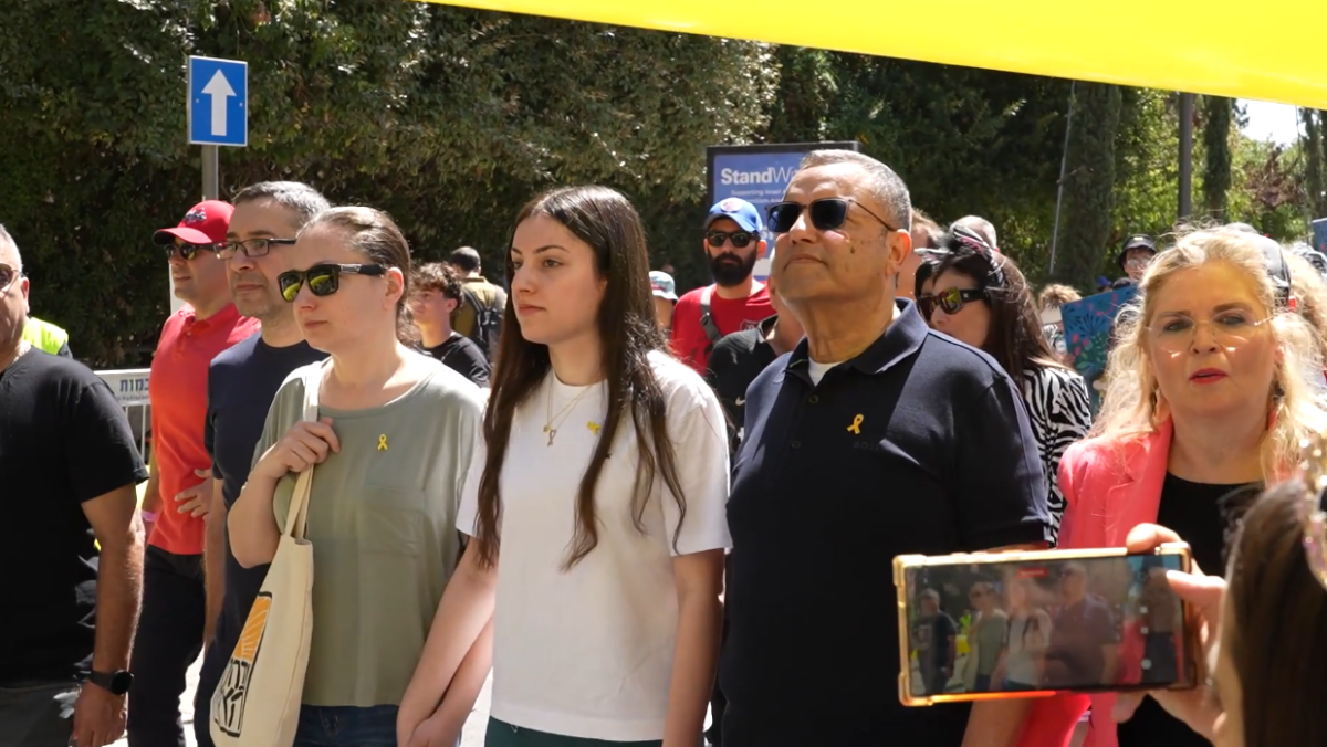 צפו: שורדת השבי קארינה ארייב הובילה את תהלוכת פורים בירושלים