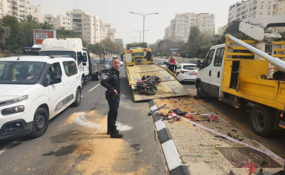 אסון: רוכב אופנוע נהרג בתאונה עם רכב מסחרי בתל אביב