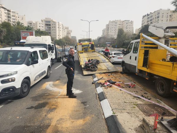 אסון: רוכב אופנוע נהרג בתאונה עם רכב מסחרי בתל אביב