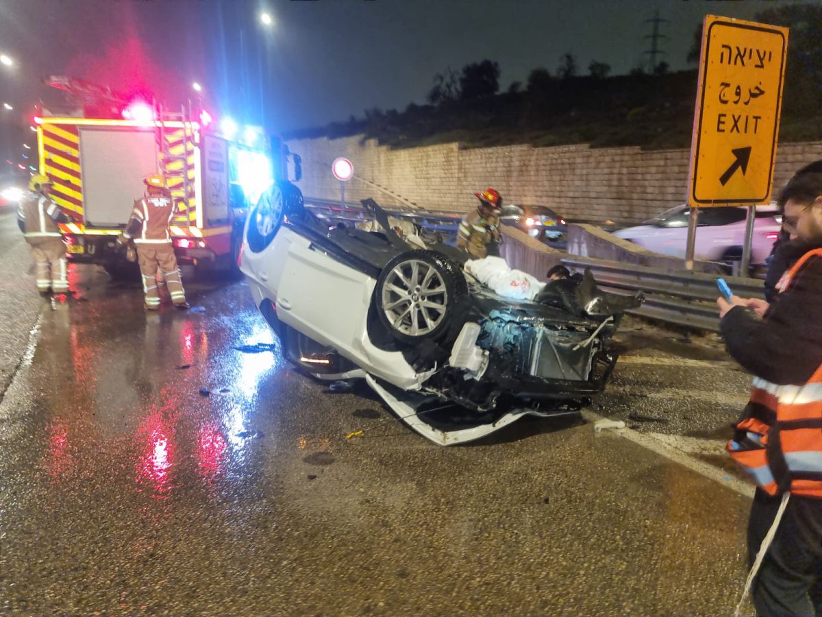 שני פצועים בתאונה קשה בכביש בגין ליד עטרות, אחד במצב אנוש