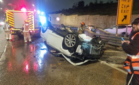 שני פצועים בתאונה קשה בכביש בגין ליד עטרות, אחד במצב אנוש