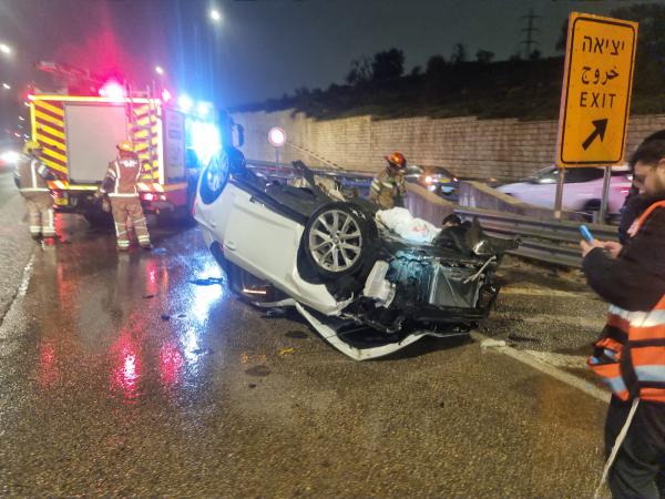 שני פצועים בתאונה קשה בכביש בגין ליד עטרות, אחד במצב אנוש