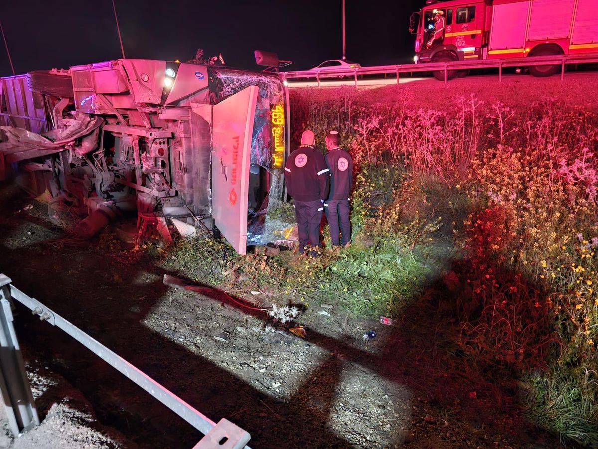 טרגדיה: הרוג ו-14 פצועים בתאונה קטלנית ליד קריית גת