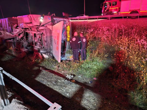 טרגדיה: הרוג ו-14 פצועים בתאונה קטלנית ליד קריית גת