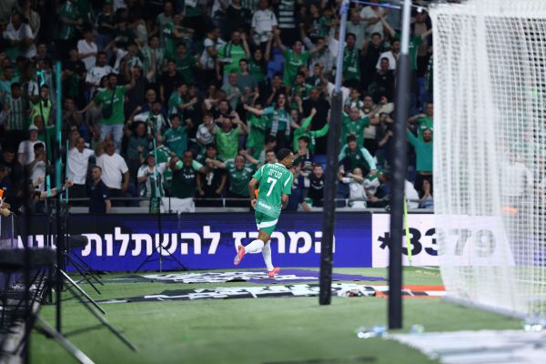 המשחק בסמי עופר: נעצר מדליק אבוקה וחולקו קנסות של 4,000 ש"ח