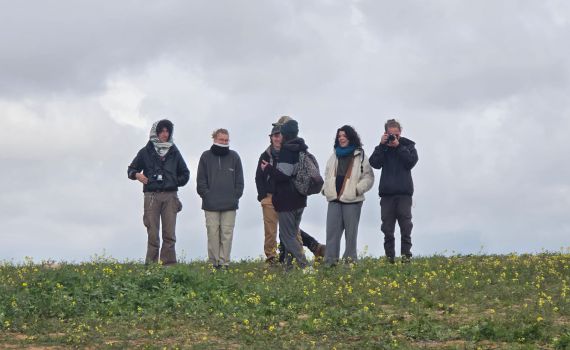 במהלך השבת: פעיל שמאל דרס חקלאי יהודי ותקף אותו