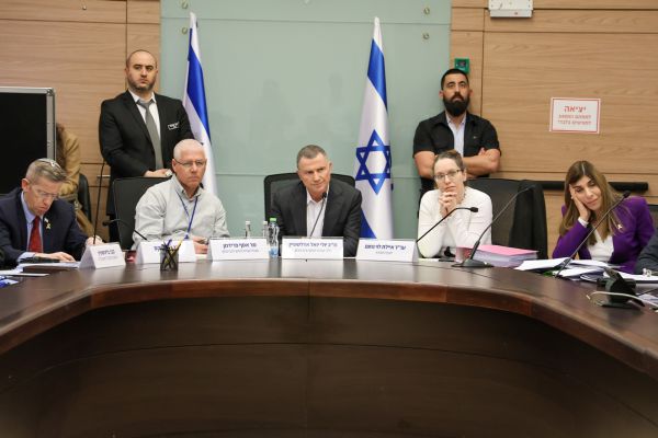 ועדת חוץ וביטחון קבעה: הנוהל החדש להצבת חיילות במתקני כליאה