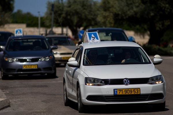 החלטה דרמטית: חיסכון של אלפי שקלים בהוצאת רישיון נהיגה