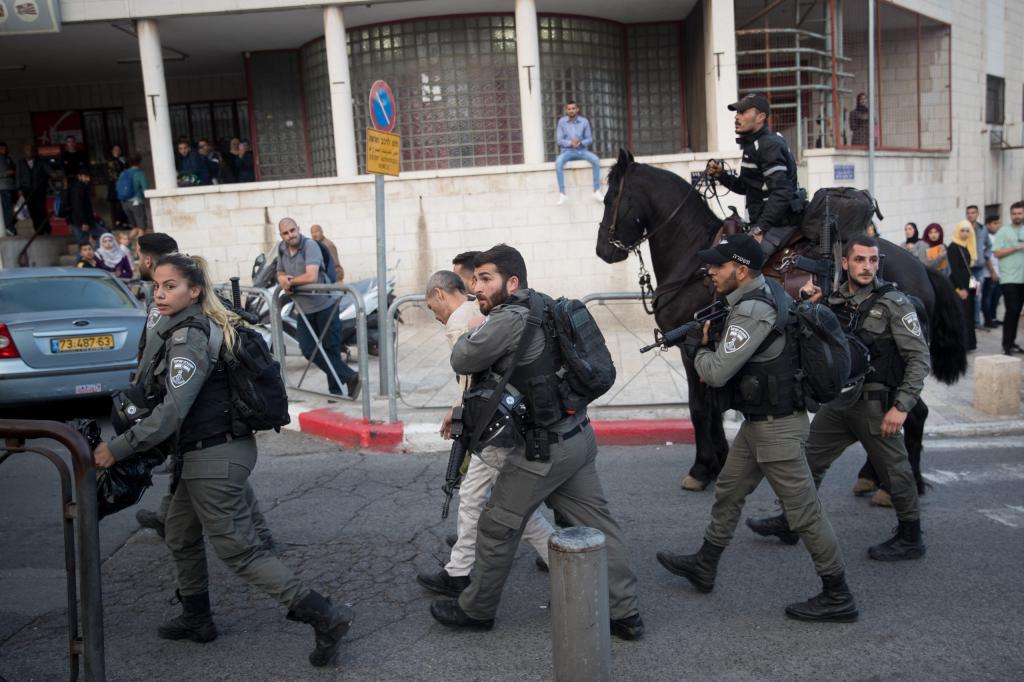 כוחות מג"ב עצרו שישה חשודים ביידוי אבנים בשכם. צפו