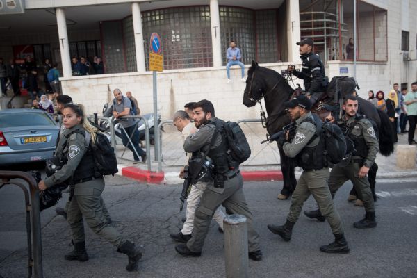 כוחות מג"ב עצרו שישה חשודים ביידוי אבנים בשכם. צפו