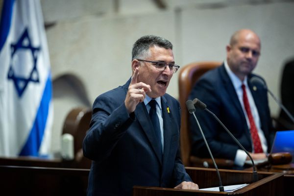 סער תוקף את האופוזיציה: "על מה אתם מאיימים במלחמת אחים?"