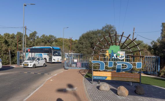 הציר בין עמנואל ליקיר נחסם בגלל אוטובוס שעלה באש