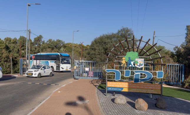  הציר בין עמנואל ליקיר נחסם בגלל אוטובוס שעלה באש