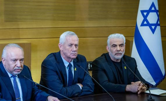 באופוזיציה מגנים את האלימות נגד המפגינים: "מכונת רעל אלימה"