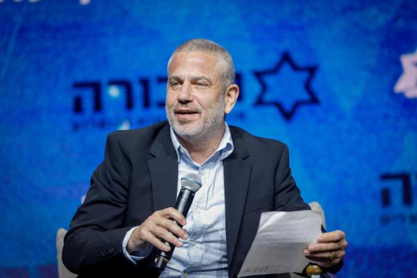 ינון מגל הטיל פצצה בשידור: "הוא יפרוש אחרי המלחמה"