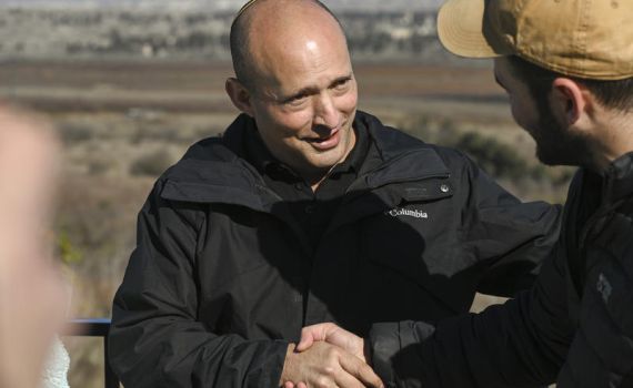 הימין חייב להפסיק לתקוף את נפתלי בנט