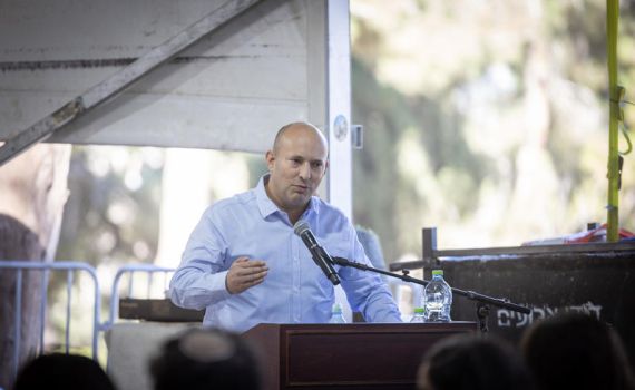 נפתלי בנט מודאג מהסקר: "מחייב טיפול דחוף"