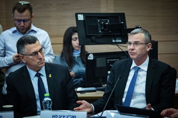 לוין וסער תוקפים את גנץ: "מפחד מיאיר גולן וכמה מפגינים"